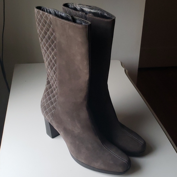Aquatalia NWOT Italian Suede Boots - Picture 2 of 7